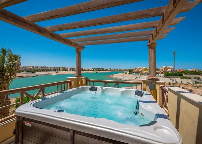 Scenic Views 3 Bedroom Villa With Private Jacuzzi In Sabina